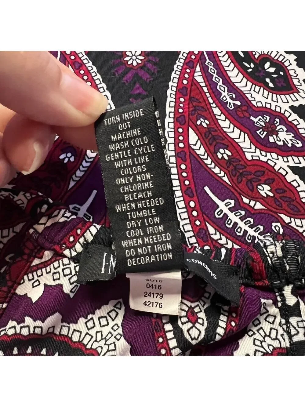 INC Womens Jewel Neck Mini Shift Dress with Bling sz M Black Burgundy Paisley - Picture 7 of 7